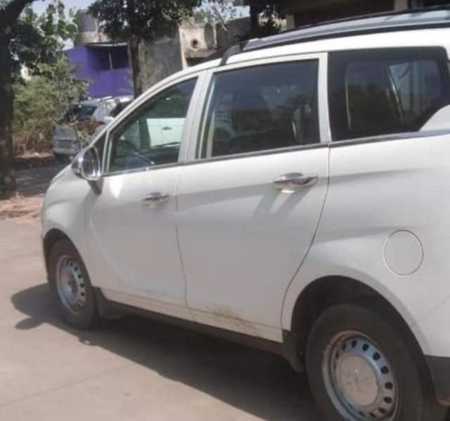 Mahindra Marazzo M2 8 STR 2020