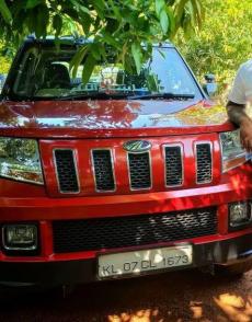 Mahindra TUV300 T8 2017