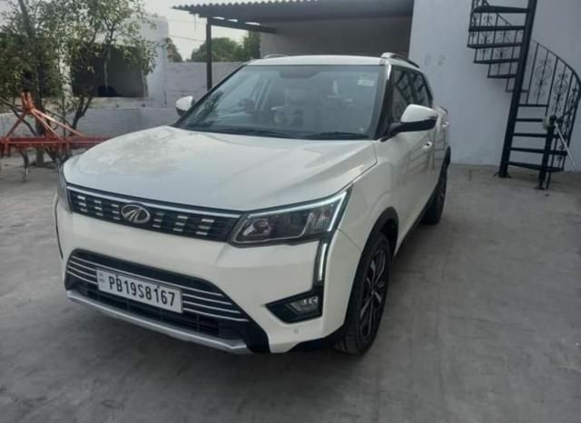 Mahindra XUV300 W8 Diesel 2019