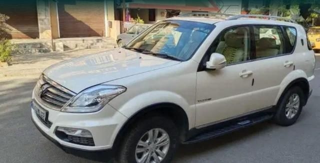 Mahindra Ssangyong Rexton RX7 2015