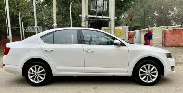 Skoda Octavia 2.0 TDI STYLE PLUS AT 2015