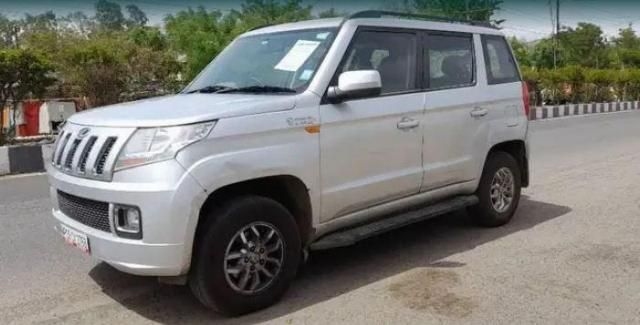 Mahindra TUV300 T8 2018