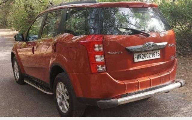 Mahindra XUV500 W10 AWD AT 2016