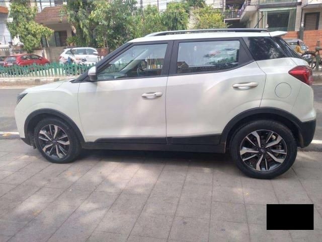 Mahindra XUV300 W6 Petrol BS6 2021