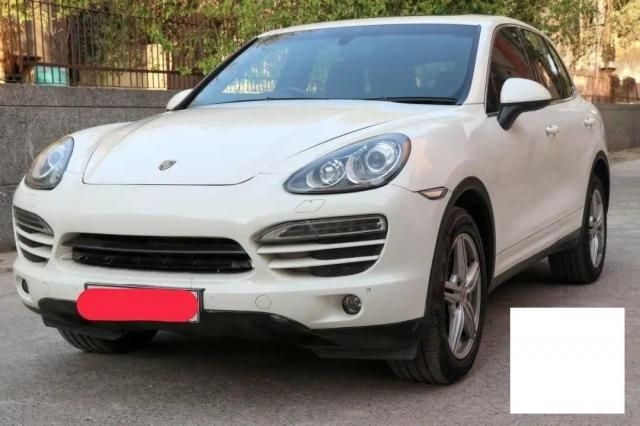 Porsche Cayenne Base 2021