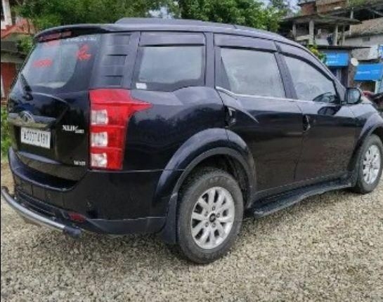 Mahindra XUV500 W10 2017