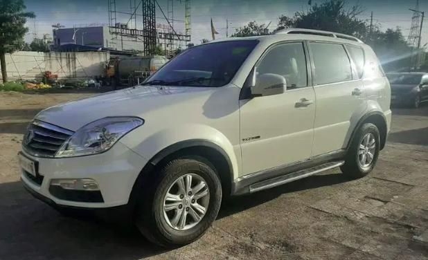 Mahindra Ssangyong Rexton RX7 2013