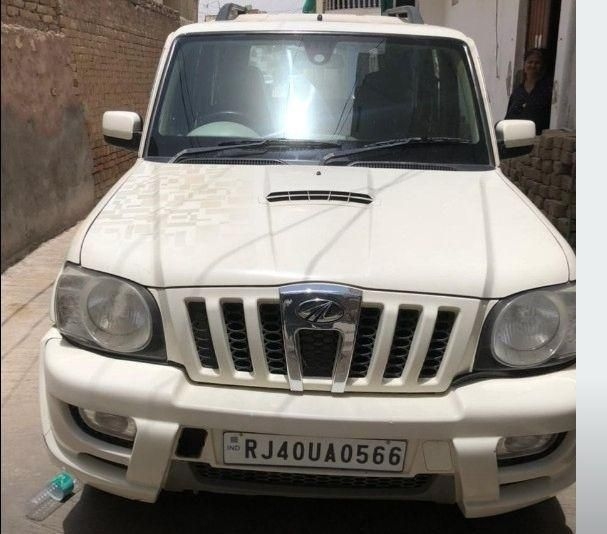 Mahindra Scorpio VLX 2WD AIRBAG BS IV 2015