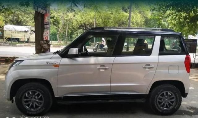 Mahindra TUV300 T10 2018