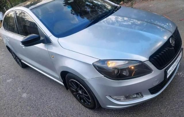 Skoda Rapid 1.5 TDI CR Elegance Plus Black Package At 2015