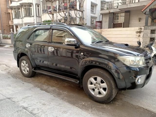 Toyota Fortuner 3.0 4X4 MT 2009