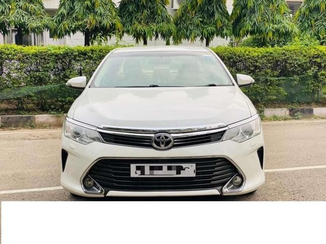 Toyota Camry Hybrid 2020