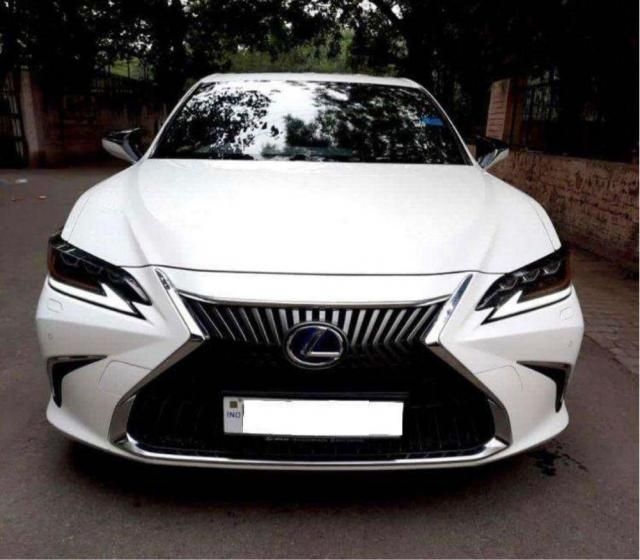 Lexus ES 300h Exquisite 2022