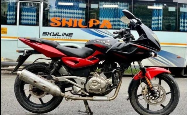 Bajaj Pulsar 220cc 2016