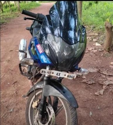 Bajaj Pulsar 220cc 2010