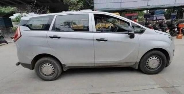 Mahindra Marazzo M2 8 STR 2020