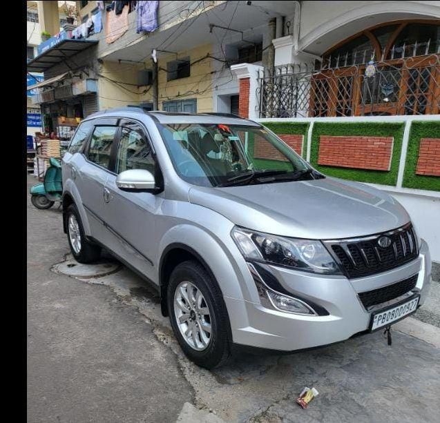 Mahindra XUV500 W10 2015