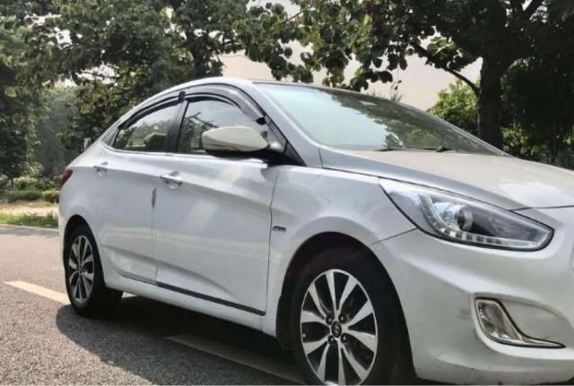 Hyundai Verna 1.6 CRDI EX 2012