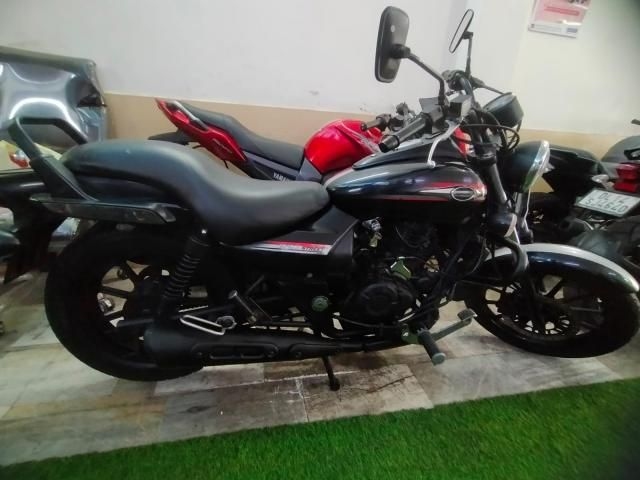 Bajaj Avenger Street 220 2015