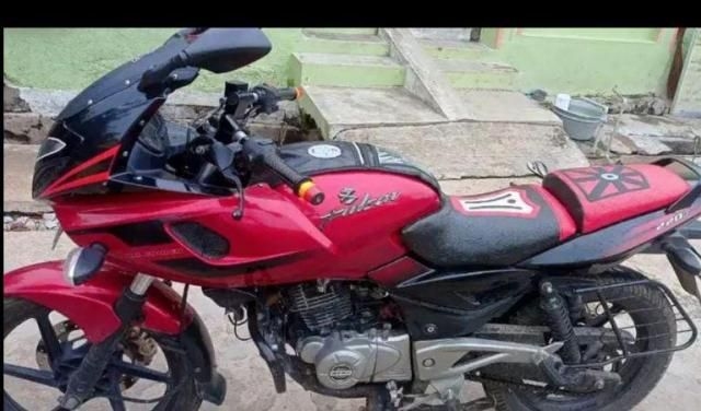 Bajaj Pulsar 220cc 2012