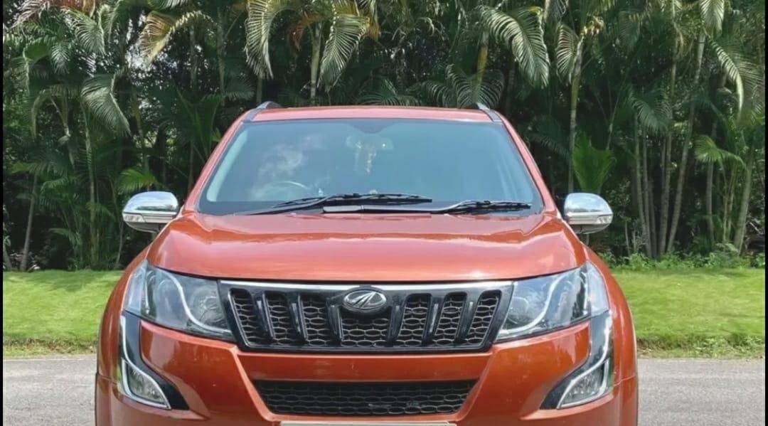 Mahindra XUV500 W6 2016