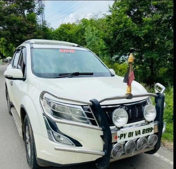 Mahindra XUV500 W10 2017