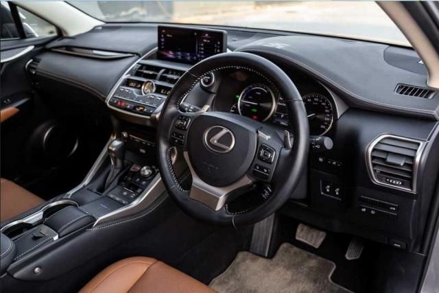 Lexus NX 300h Luxury 2019