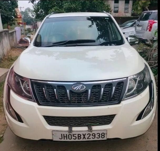 Mahindra XUV500 W6 2017