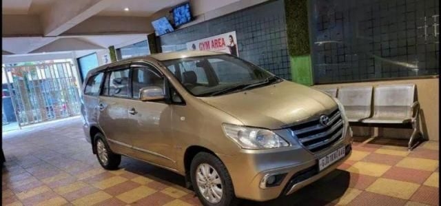 Toyota Innova 2.5 V 7 STR 2012