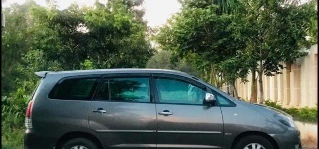 Toyota Innova 2.5 VX 8 STR BS III 2011