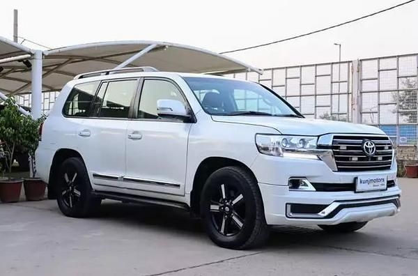 Toyota Land Cruiser V8 2013