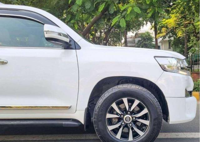 Toyota Land Cruiser V8 2015