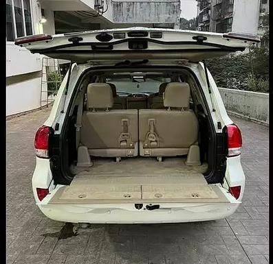 Toyota Land Cruiser V8 2013