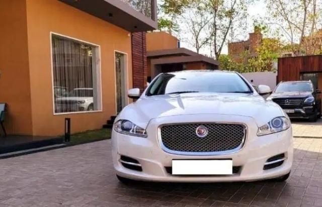 Jaguar XJ 2.0L Portfolio LWB 2015