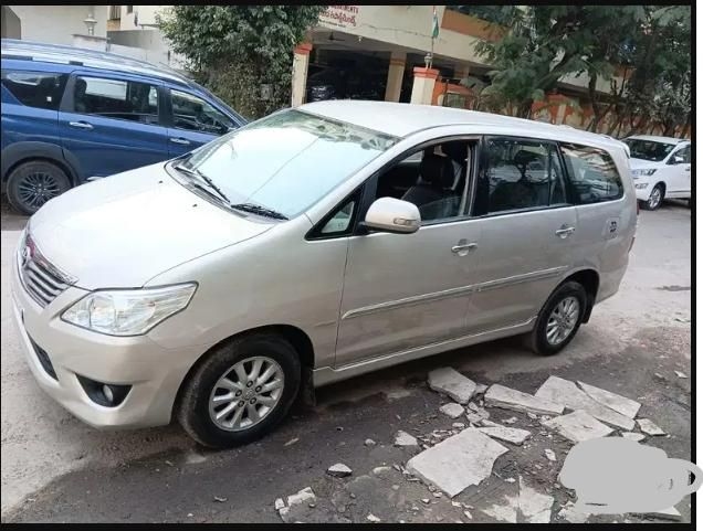 Toyota Innova 2.5 V 7 STR 2012