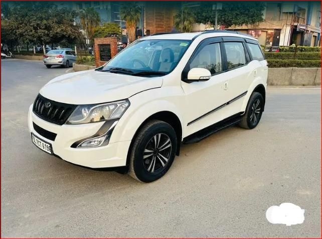 Mahindra XUV500 W6 2015