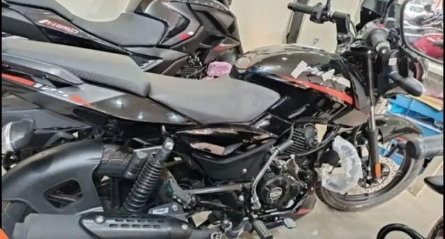 Bajaj Pulsar 125cc Disc 2023