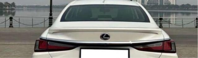 Lexus ES 300h Luxury 2022