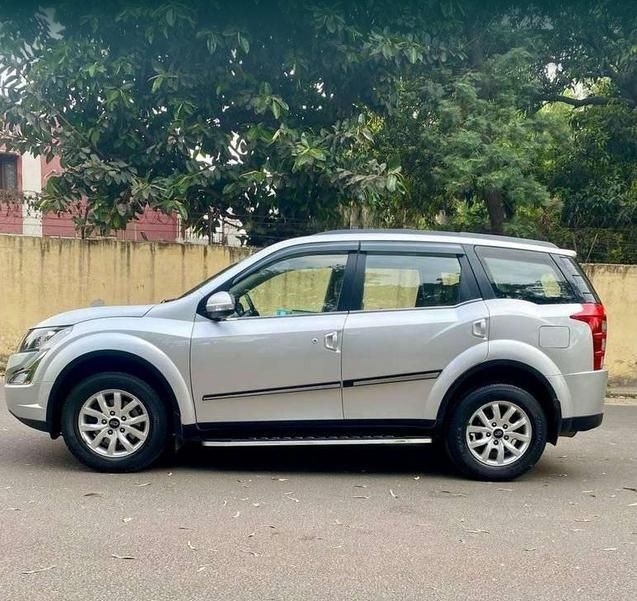 Mahindra XUV500 W10 2WD MT 2017