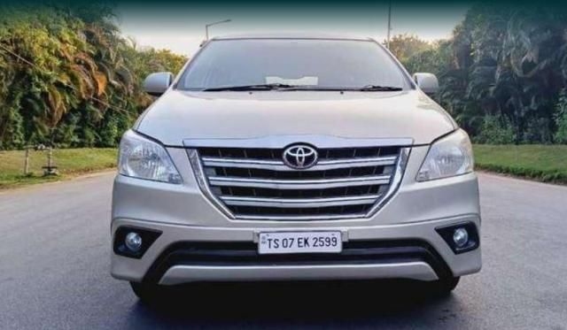 Toyota Innova 2.5 GX 7 STR BS III 2015