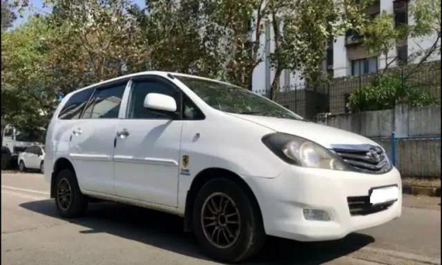 Toyota Innova 2.5 G 8 STR BS III 2016