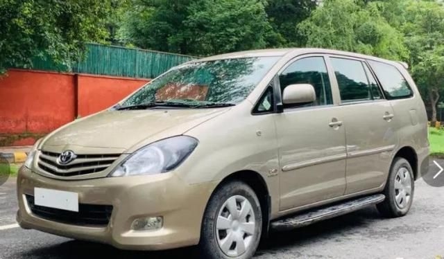 Toyota Innova 2.5 G 8 STR BS III 2015