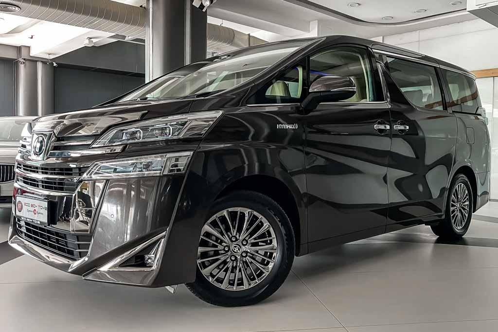 Toyota Vellfire Hybrid BS6 2020