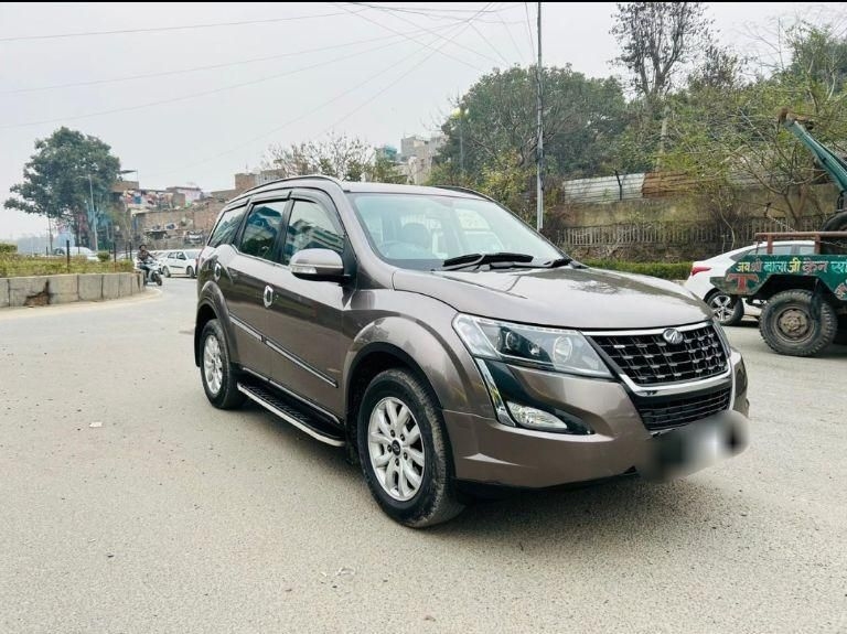 Mahindra XUV500 W11 2018