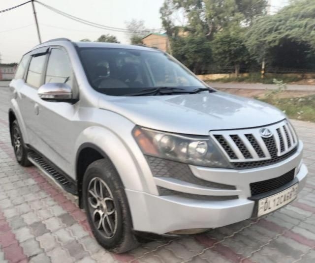 Mahindra XUV500 W6 2015