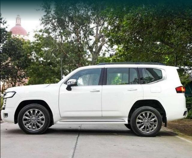 Toyota Land Cruiser ZX 2023