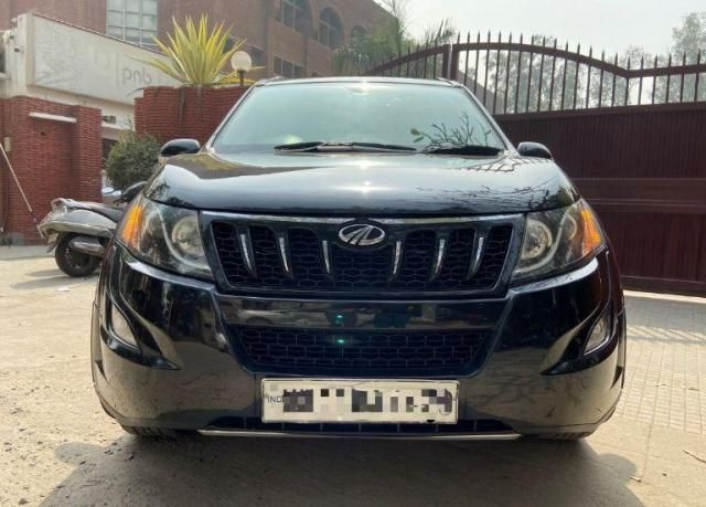 Mahindra XUV500 W6 AT 2016