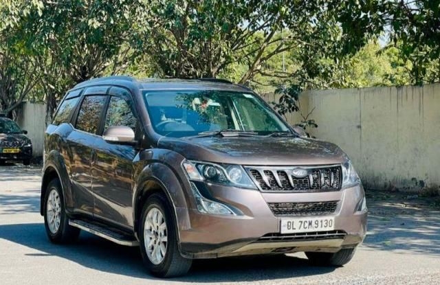 Mahindra XUV500 W10 2017