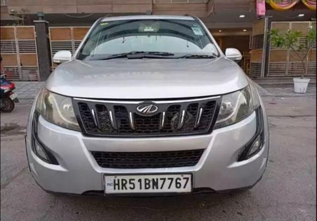 Mahindra XUV500 W6 2017