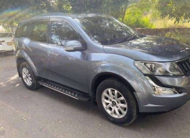 Mahindra XUV500 W10 2016